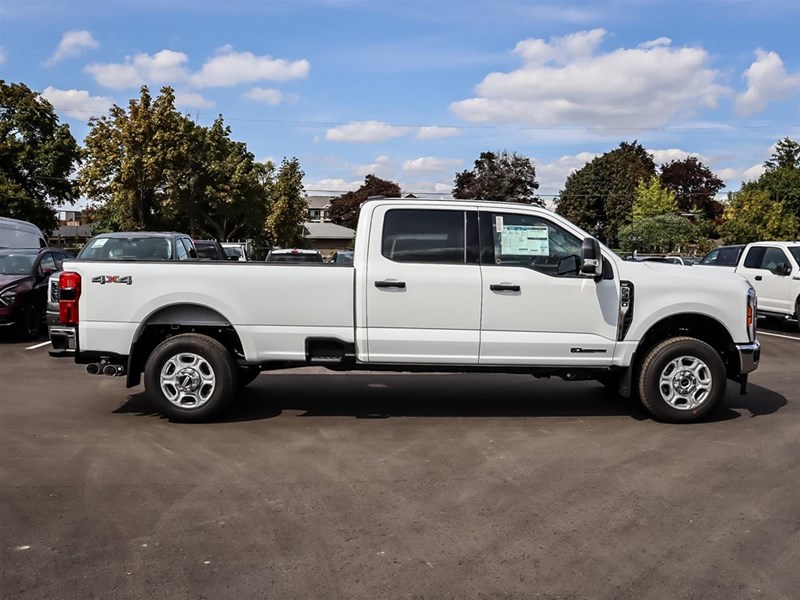 2026 FORD F-350 XLT 4WD CREW CAB 8' BOX