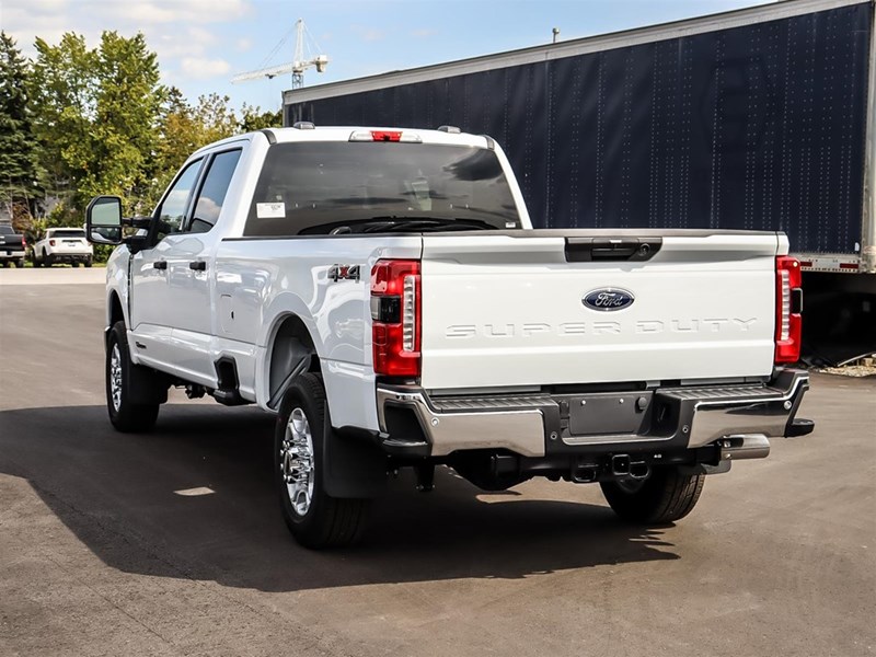 2026 FORD F-350 XLT 4WD CREW CAB 8' BOX