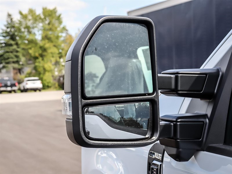 2026 FORD F-350 XLT 4WD CREW CAB 8' BOX