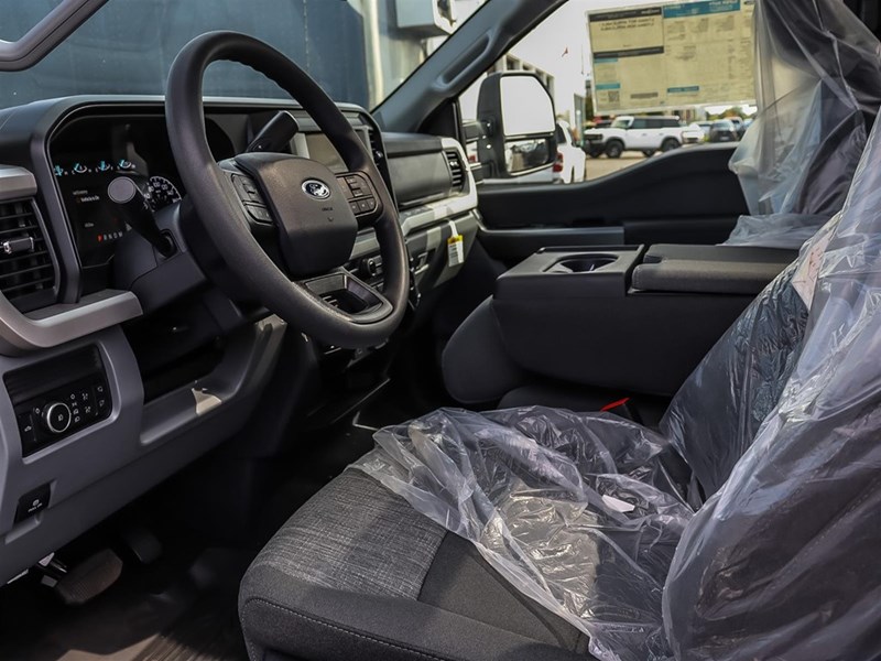 2026 FORD F-350 XLT 4WD CREW CAB 8' BOX