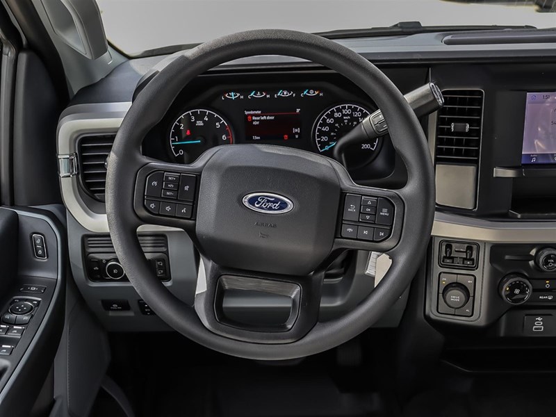 2026 FORD F-350 XLT 4WD CREW CAB 8' BOX