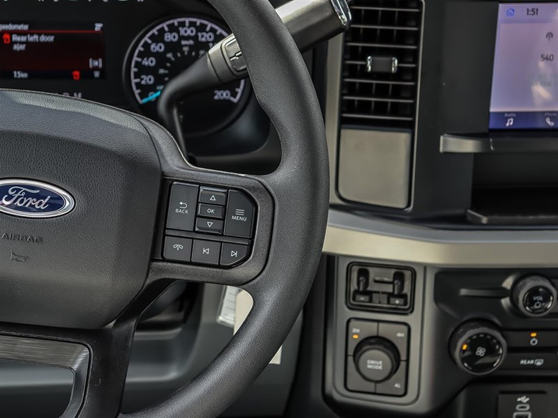 2026 FORD F-350 XLT 4WD CREW CAB 8' BOX