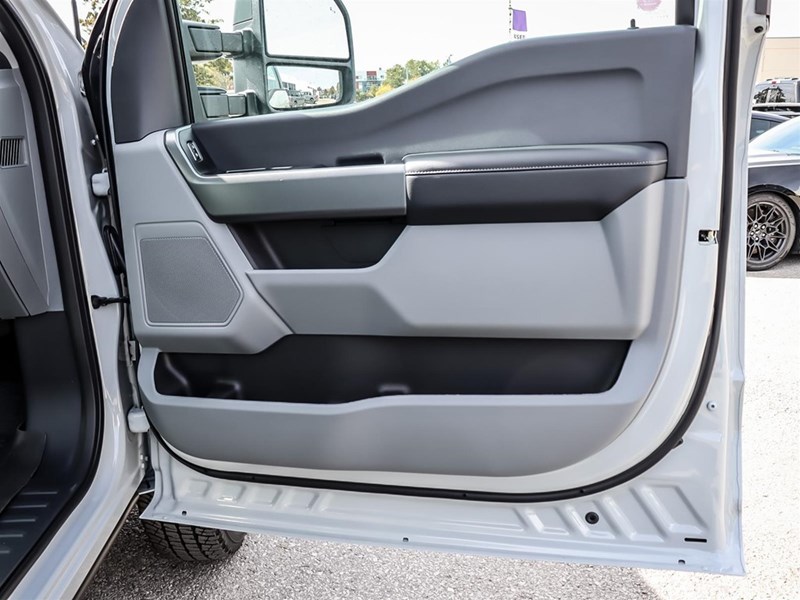 2026 FORD F-350 XLT 4WD CREW CAB 8' BOX