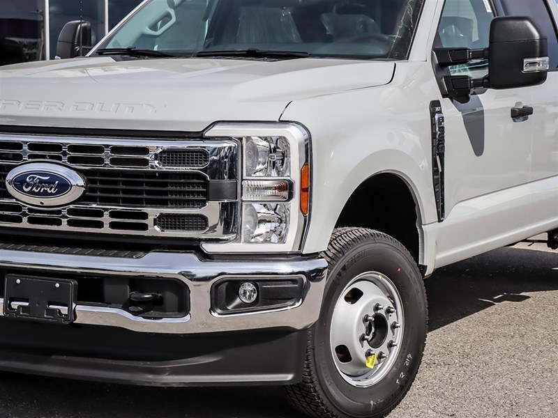 2026 FORD F-350 XLT 4WD CREW CAB 8' BOX
