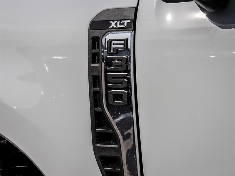 2026 FORD F-350 XLT 4WD CREW CAB 8' BOX