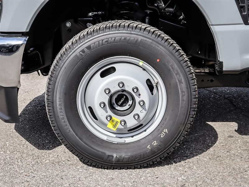 2026 FORD F-350 XLT 4WD CREW CAB 8' BOX