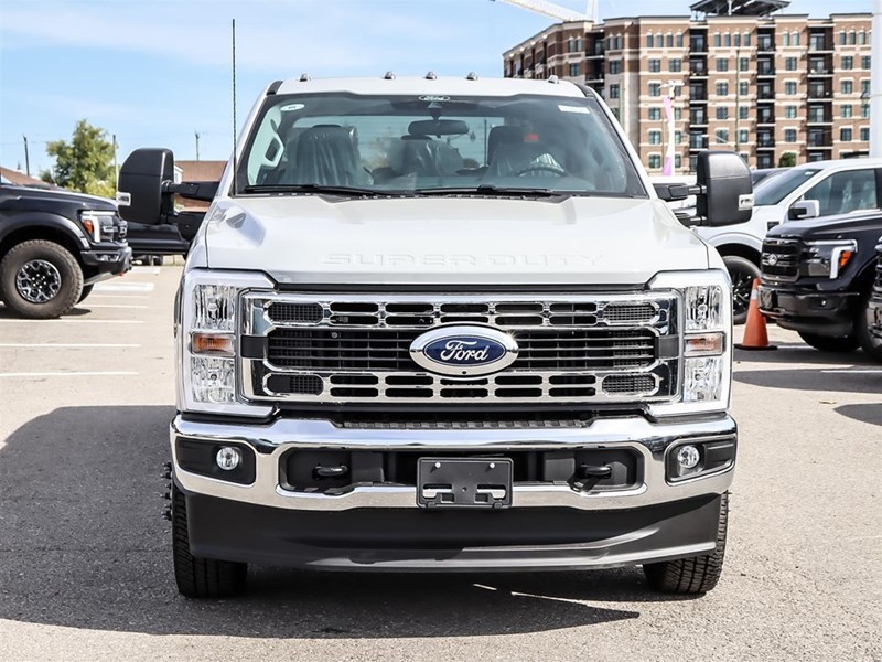 2026 FORD F-350 XLT 4WD CREW CAB 8' BOX