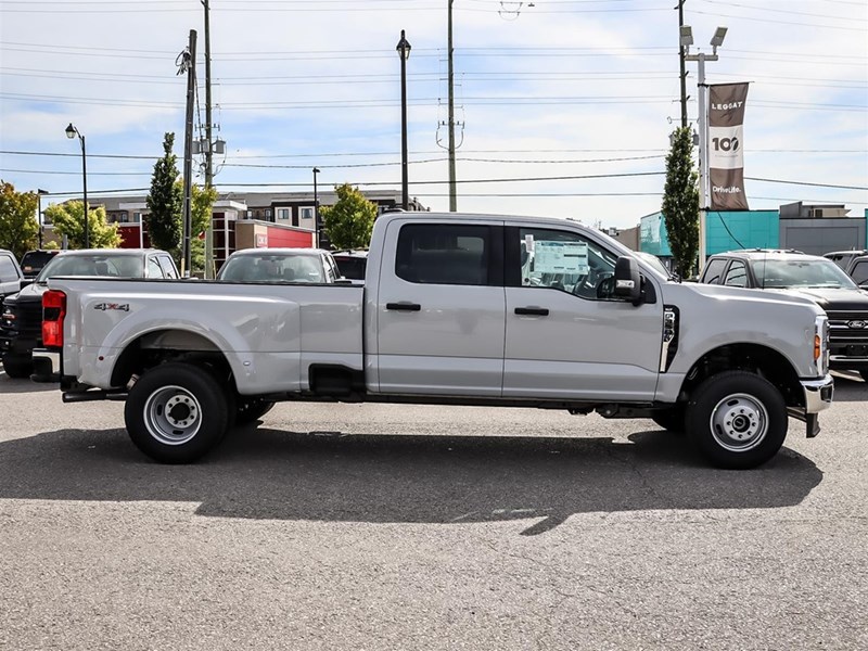 2026 FORD F-350 XLT 4WD CREW CAB 8' BOX