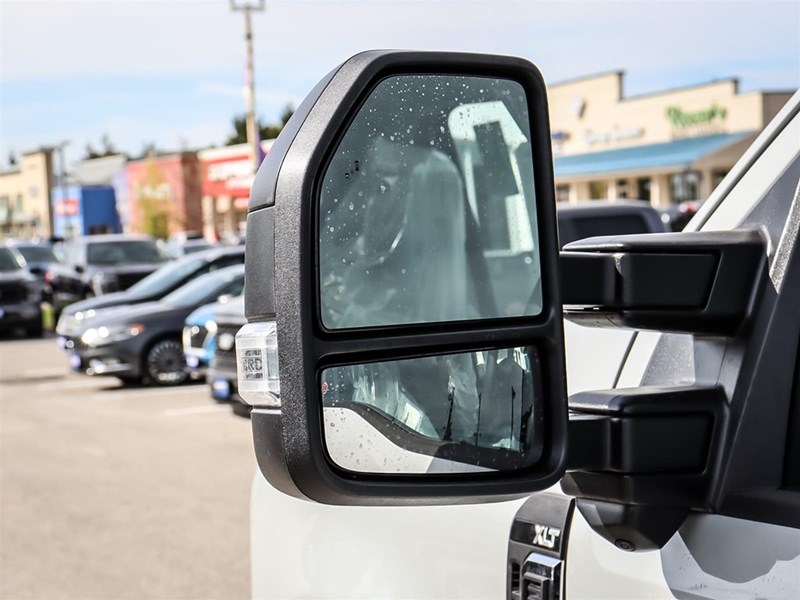 2026 FORD F-350 XLT 4WD CREW CAB 8' BOX