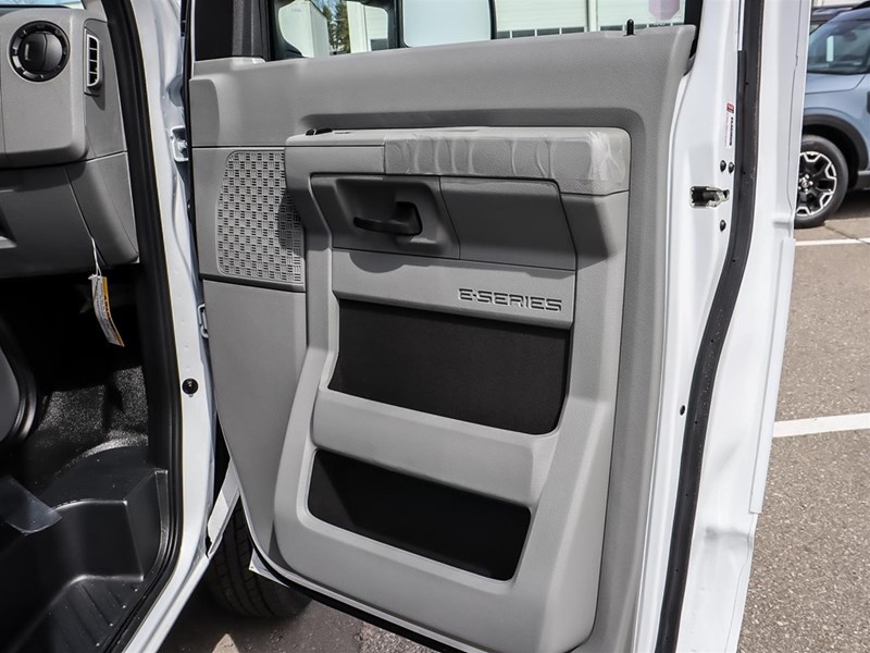 2027 Ford E-Series Cutaway E-450 Drw 158