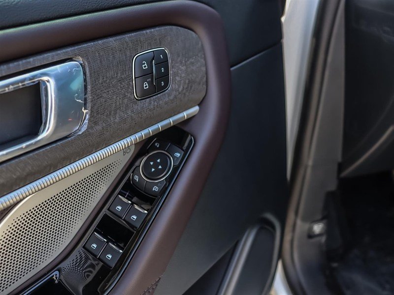 2026 Ford Explorer Platinum 4WD