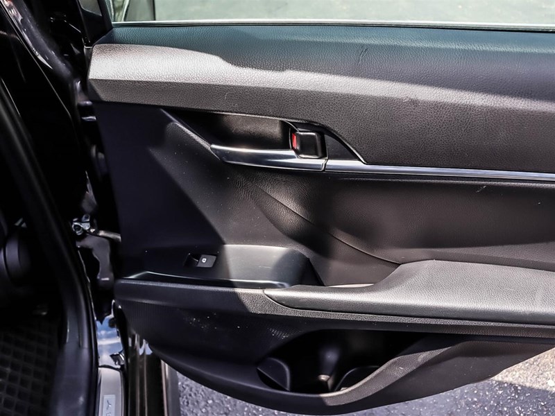 2019 Toyota Camry SE Auto