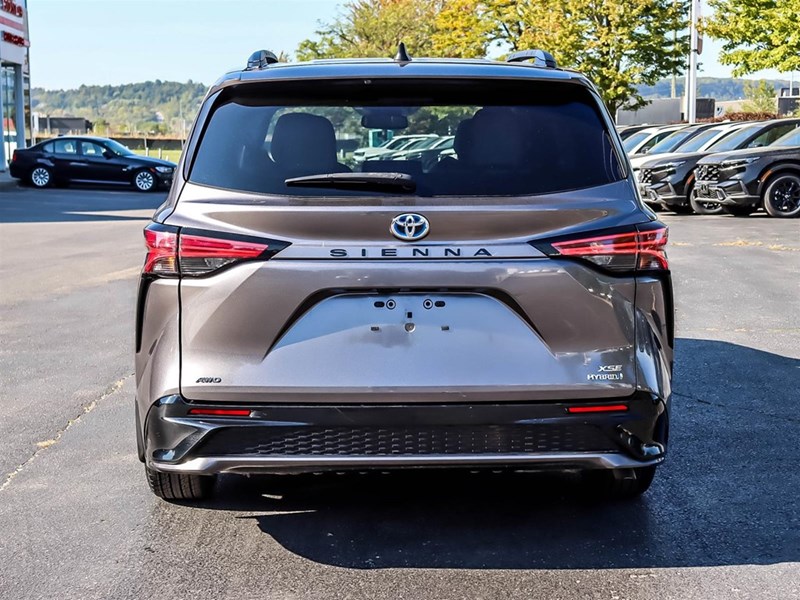 2021 Toyota Sienna XSE 7-Passenger AWD