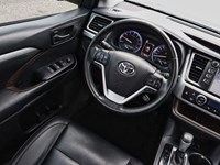 2019 Toyota Highlander AWD XLE | Sunroof | Leather | 8 Passenger