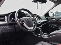 2019 Toyota Highlander AWD XLE | Sunroof | Leather | 8 Passenger