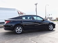2023 Hyundai Elantra Essential | Apple Carplay | Heated Seats