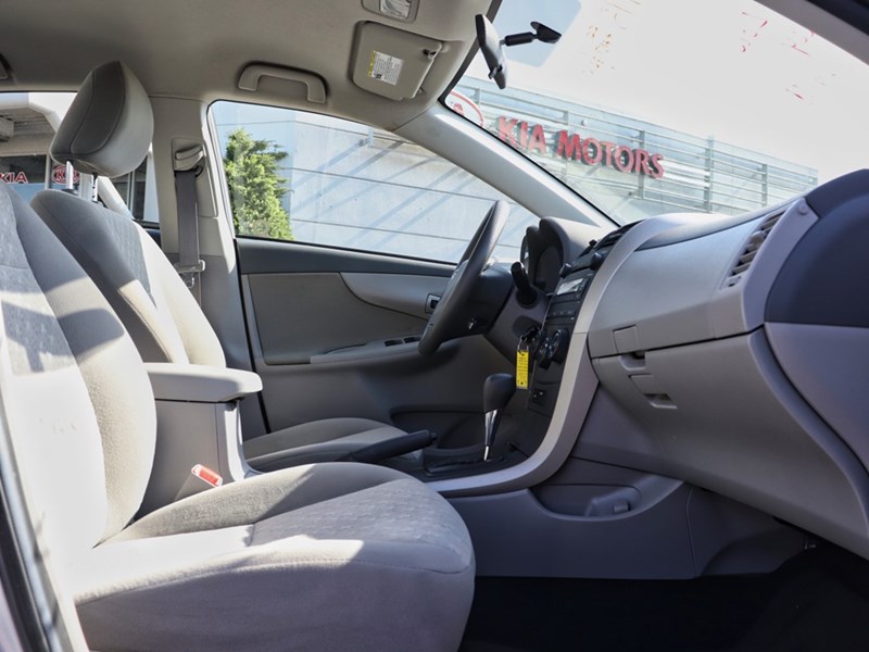 2009 Toyota Corolla CE | Auto | A/C | Reliable