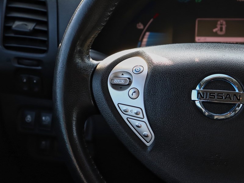 2015 Nissan LEAF SV | Push Button Start | Fast Charging | Bluetooth