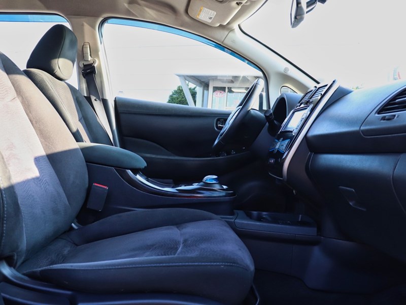 2015 Nissan LEAF SV | Push Button Start | Fast Charging | Bluetooth