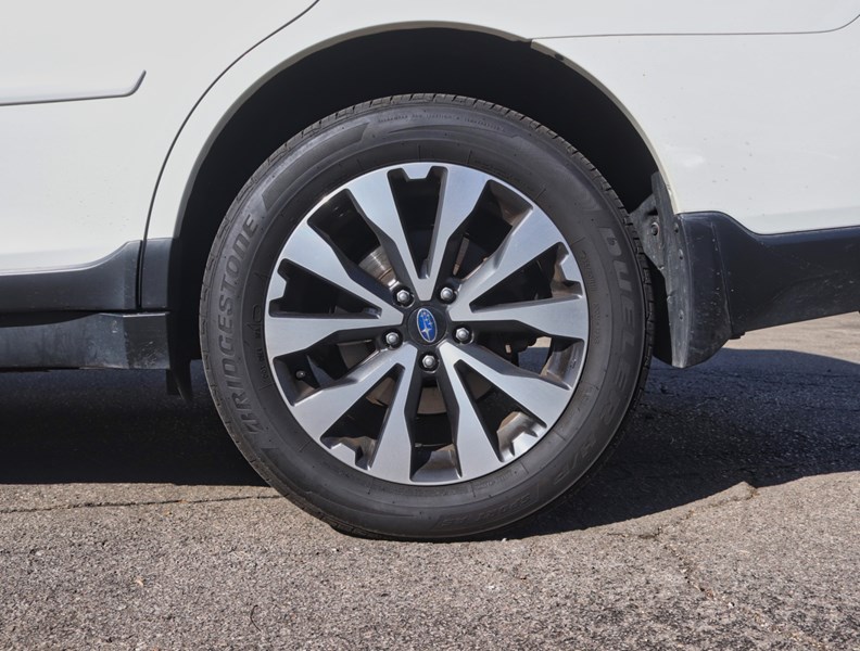 2015 Subaru Outback Limited 2.4/Harman Kardan/Leather/Sunroof