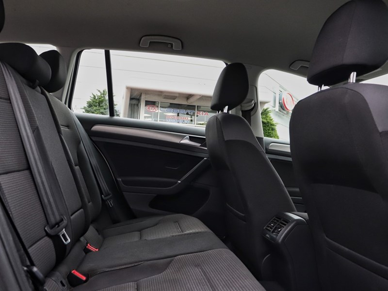 2016 Volkswagen Golf Sportwagon Trendline | Heated Seats | Backup Cam | Wagon