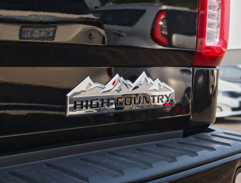 2017 Chevrolet Silverado 1500 High Country 5.3L-Pending Sold