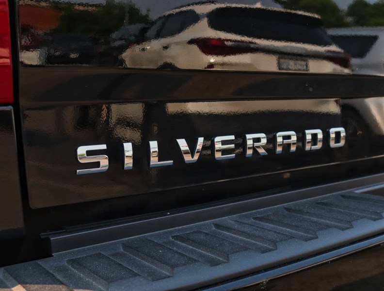 2017 Chevrolet Silverado 1500 High Country 5.3L-Pending Sold