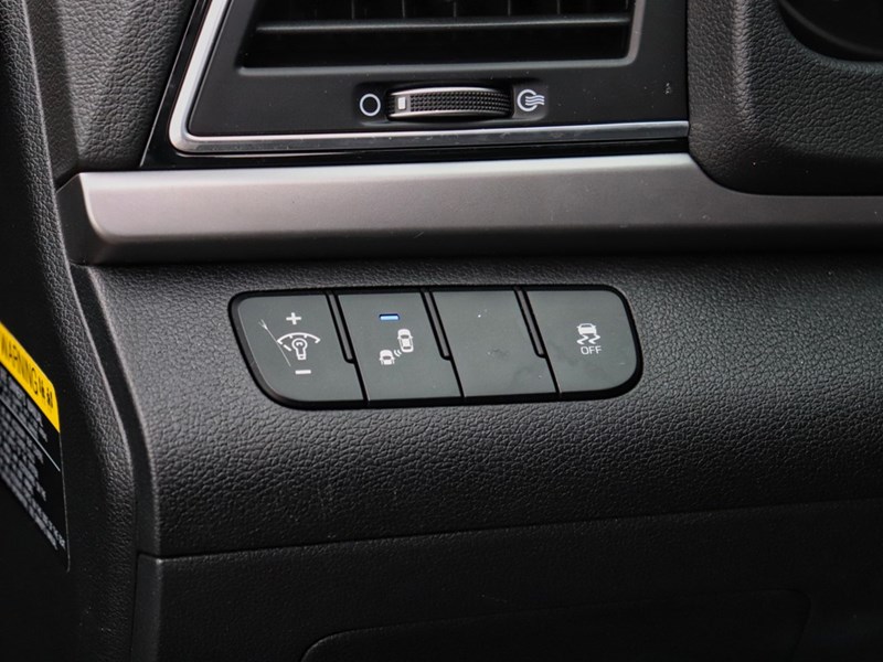 2017 Hyundai Elantra GLS | Heated Seats | Bluetooth | Smart Key