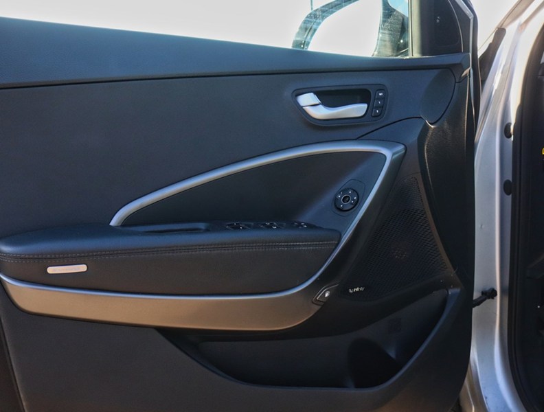 2017 Hyundai Santa Fe Xl 2017 Hyundai Santa Fe XL V6 | One Owner | Clean Ti