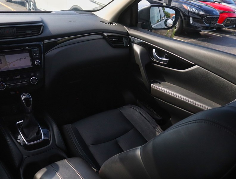 2018 Nissan Qashqai SL Awd/13 Serv Rec/Clean Carfax/Low Km/Wow