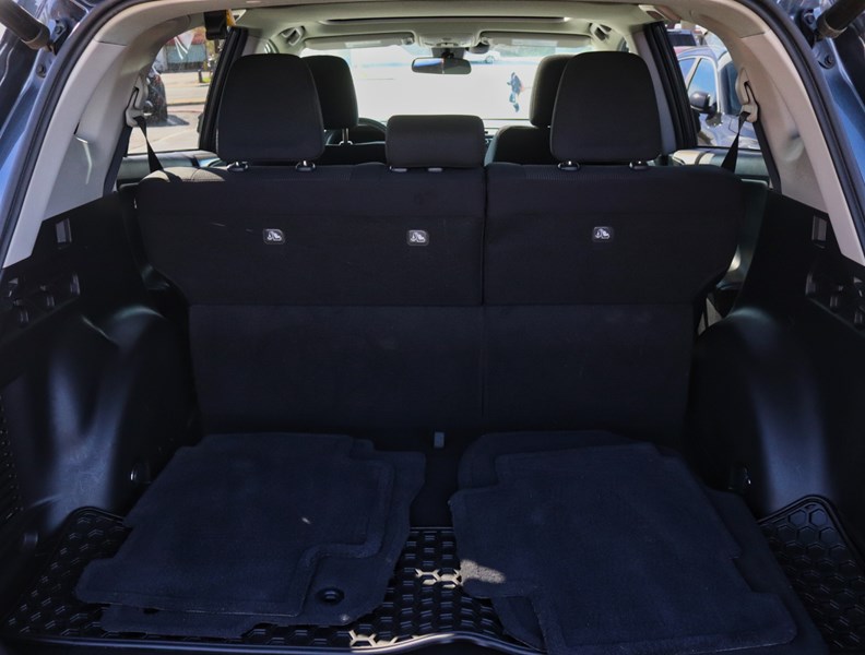 2018 Toyota Rav4 FWD Xle/ Super Low Km/Blind Spot