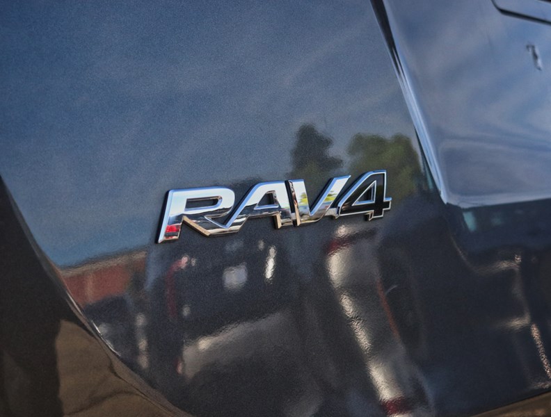2018 Toyota Rav4 FWD Xle/ Super Low Km/Blind Spot