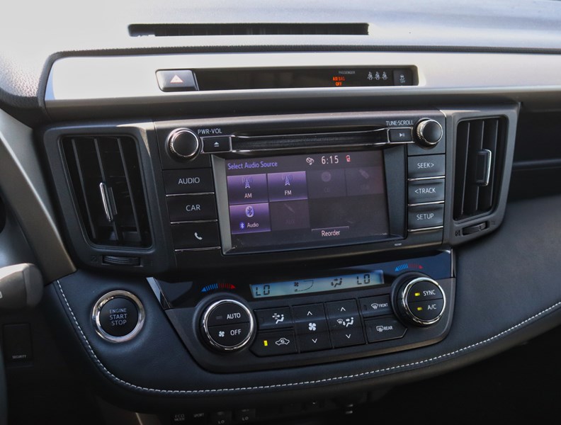 2018 Toyota Rav4 FWD Xle/ Super Low Km/Blind Spot