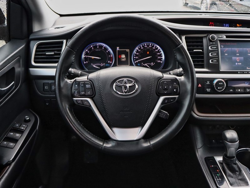 2019 Toyota Highlander AWD XLE | Sunroof | Leather | 8 Passenger