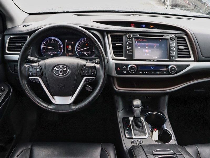 2019 Toyota Highlander AWD XLE | Sunroof | Leather | 8 Passenger