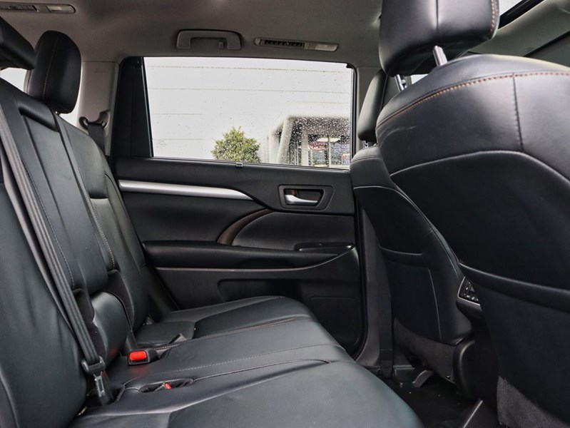 2019 Toyota Highlander AWD XLE | Sunroof | Leather | 8 Passenger
