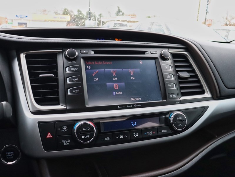 2019 Toyota Highlander AWD XLE | Sunroof | Leather | 8 Passenger