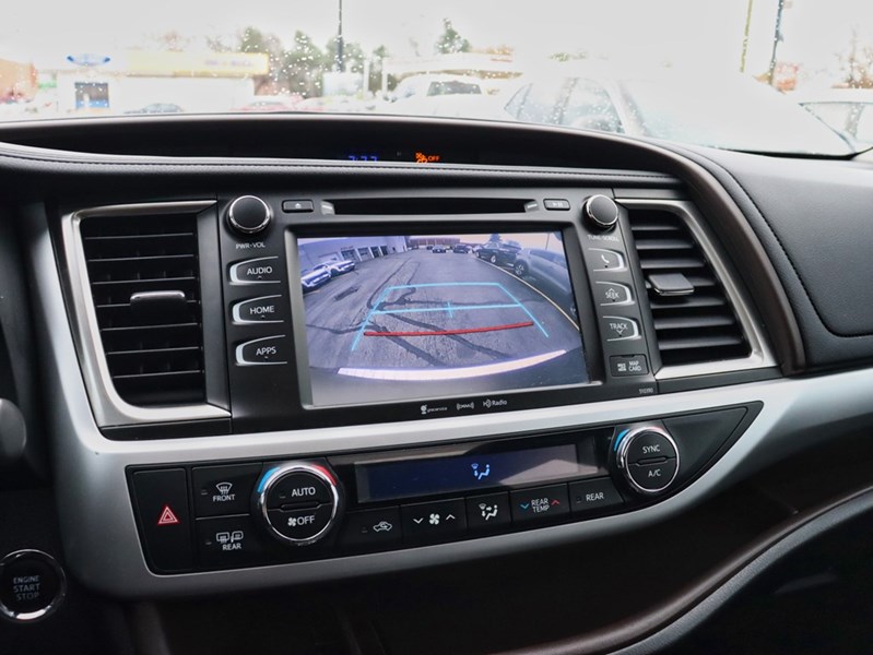 2019 Toyota Highlander AWD XLE | Sunroof | Leather | 8 Passenger