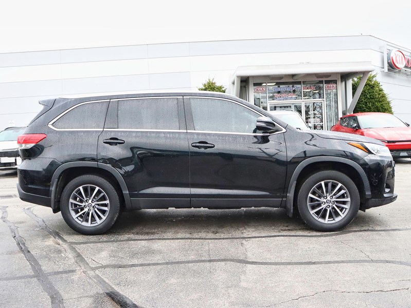 2019 Toyota Highlander AWD XLE | Sunroof | Leather | 8 Passenger