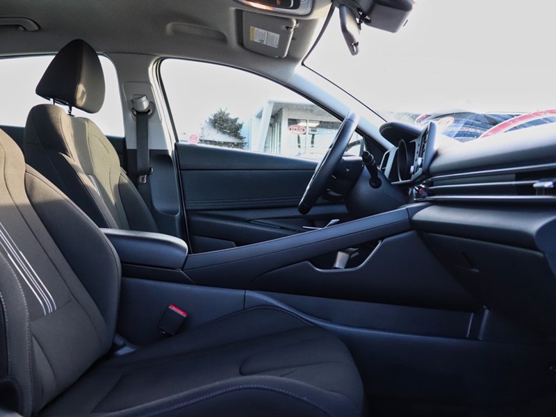 2022 Hyundai Elantra Preferred IVT