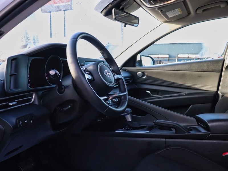 2022 Hyundai Elantra Preferred IVT