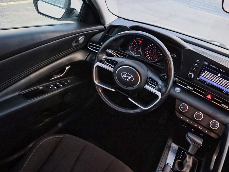 2022 Hyundai Elantra Preferred Ivt