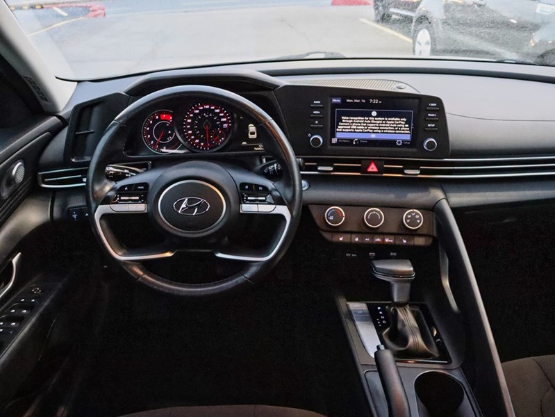 2022 Hyundai Elantra Preferred Ivt