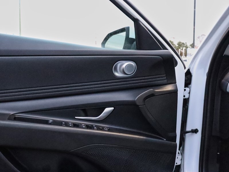 2022 Hyundai Elantra Preferred Ivt