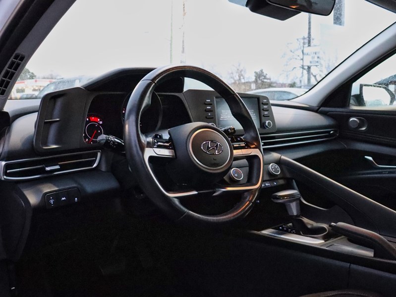 2022 Hyundai Elantra Preferred Ivt