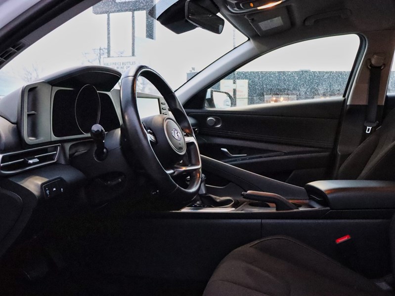 2022 Hyundai Elantra Preferred Ivt