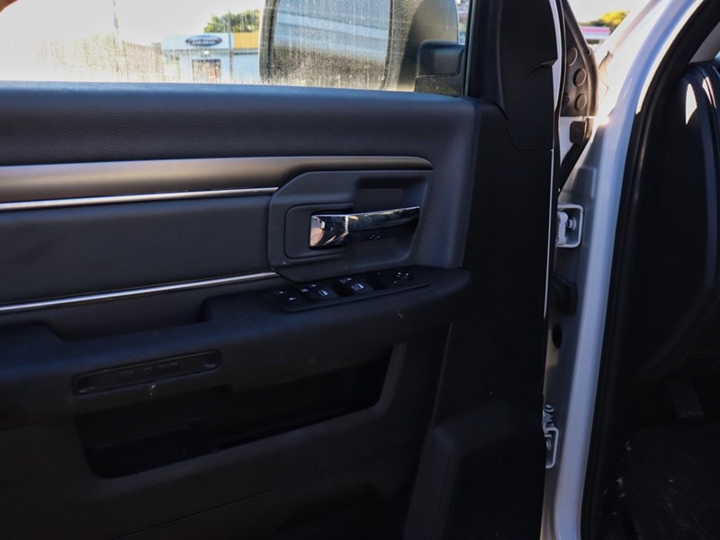 2022 RAM 1500 Classic SLT | Carplay | Heated Seats | Back Up Cam