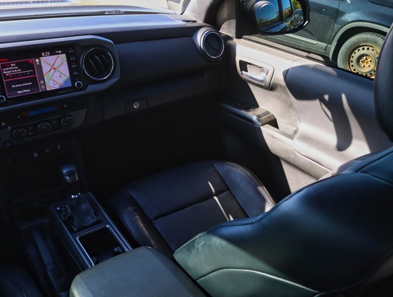 2022 Toyota Tacoma TRD Sport Prem / Sunroof/Clean Carfax