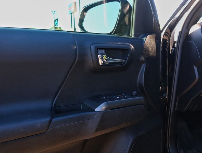 2022 Toyota Tacoma TRD Sport Prem / Sunroof/Clean Carfax
