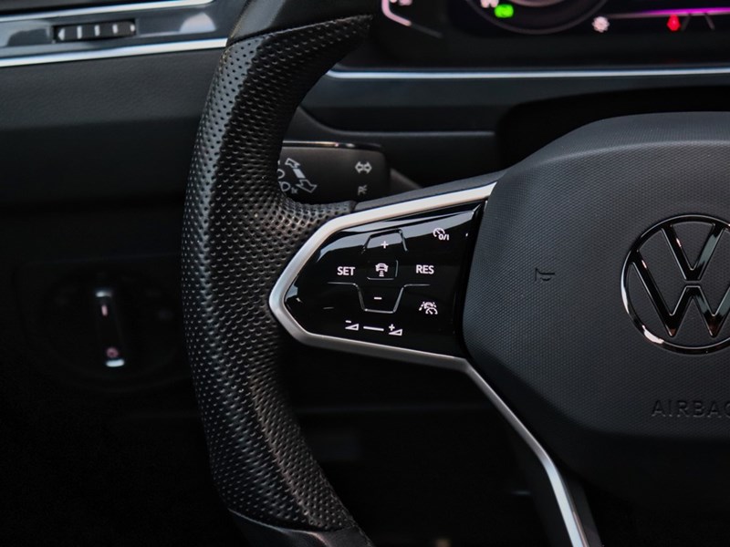 2022 Volkswagen Tiguan Highline R-Line | Sunroof | Leather | 360 Camera